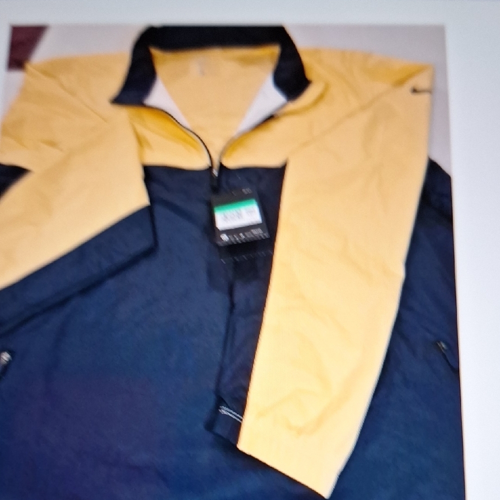 Nike Men's Yellow and Navy Windbreaker - Picture 3 of 8